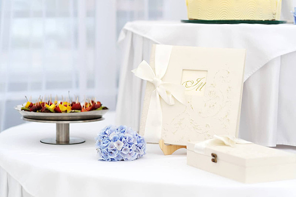 do I need a guest book at my wedding